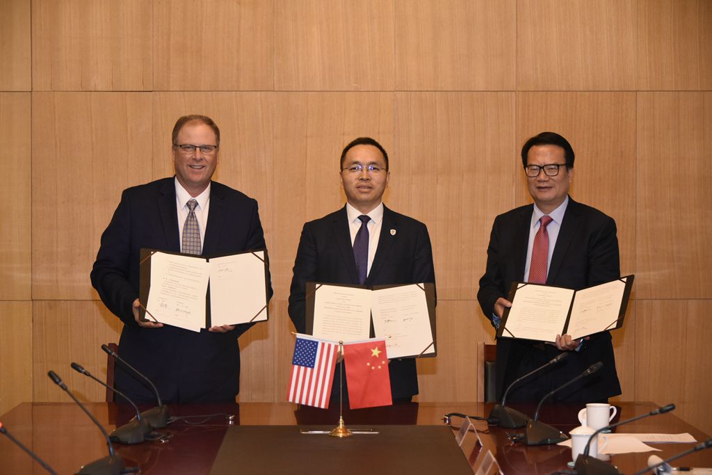 BFSU, 17 mainland universities co-host presidents forum with HKBU