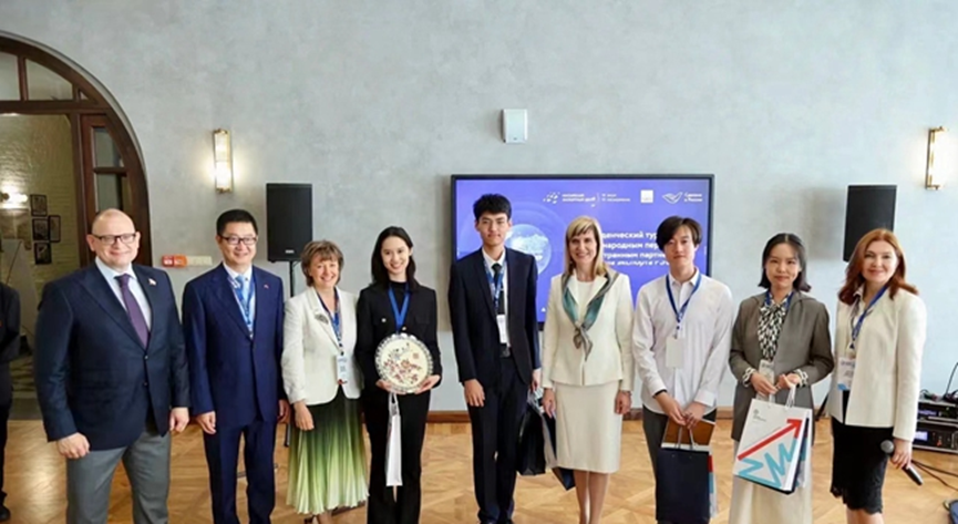 BFSU, 17 mainland universities co-host presidents forum with HKBU